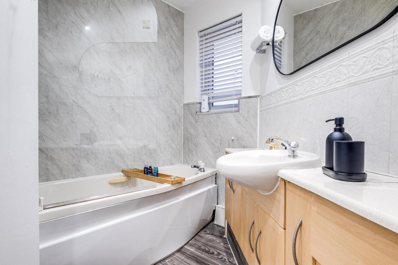 Birmingham, Modern 2 Bedroom, Free Parking Spaces, Free Wi-Fi And Netflix Exterior foto